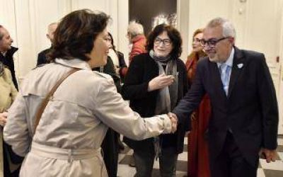 Tigre: Julio Zamora recibió a embajadores franceses que visitaron la muestra de la húngara Magda Frank