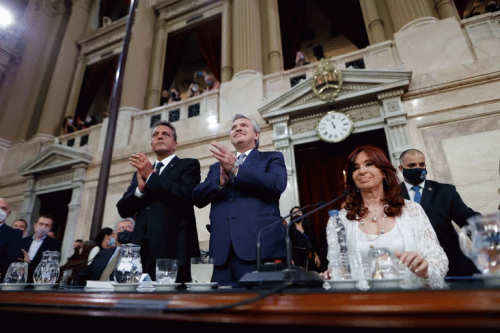 Con Cristina Kirchner en silencio y Sergio Massa en el centro de la escena, Alberto Fern�ndez ejecuta un nuevo m�todo de gobierno