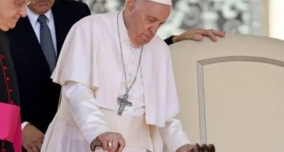 �La verg�enza deber�a caer sobre los que se aprovechan de la vejez�, asegura el Papa