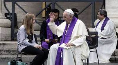 El Papa anima a los fieles a prepararse para recibir la gracia del Esp�ritu Santo