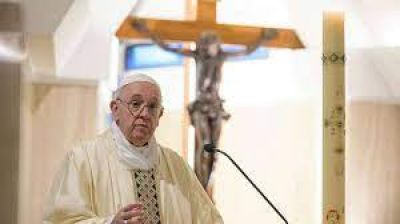 El Papa invita a rezar este mes por la familia