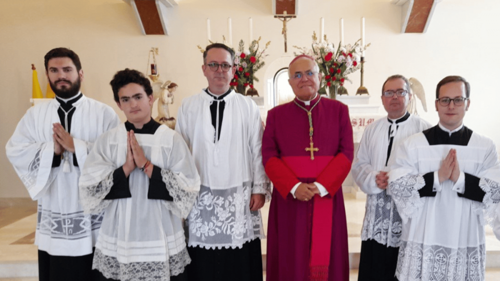 El obispo de Crdoba celebra una Misa Tradicional