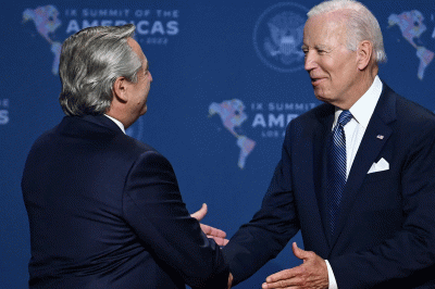 Preservar la relación con Biden y reclamar el fin de las sanciones para Cuba y Venezuela, el difícil equilibrio que buscará el Presidente