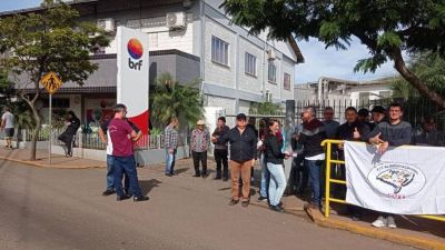 STIA de Lajeado se manifiesta frente a BRF y no descarta huelga