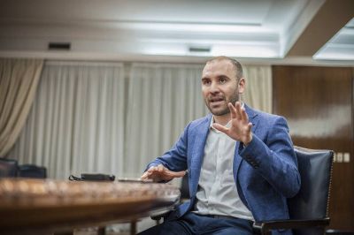 Mart�n Guzm�n se juega a tranquilizar la econom�a en medio de un vendaval