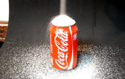Coca-Cola, Pepsi y Lipton lavan su imagen con el azúcar