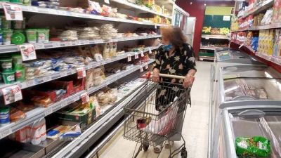 Golpeado por la inflaci�n, el consumo masivo cay� casi 7% en mayo