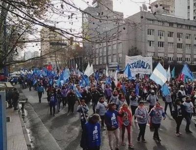 Multitudinaria protesta contra Montenegro por deficiencias en el sistema de salud
