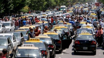 Peones de Taxis reclamaron la aprobación de una ley para la quita de impuestos en la compra de unidades