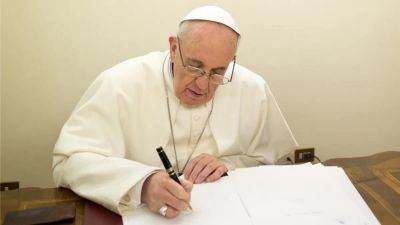 Francisco exige que los obispos pidan permiso a la Santa Sede antes de aprobar asociaciones católicas