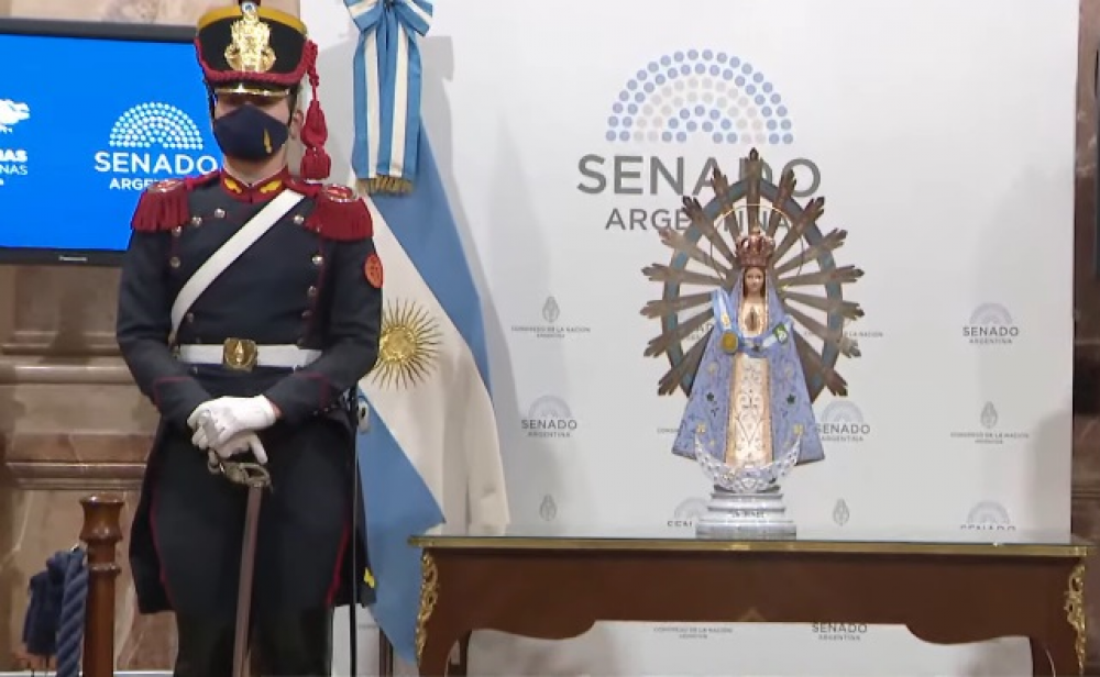Malvinas: La Virgen que acompañó a soldados argentinos, en el Senado