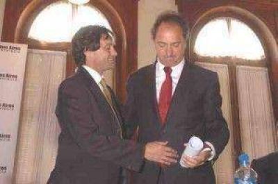 Scioli entreg� escrituras y firm� el convenio por el Centro C�vico