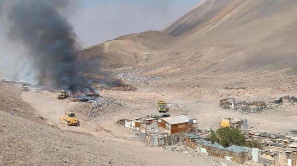 Basural de ropa en el desierto de Atacama: se quem todo en un incendio con un alto costo ambiental