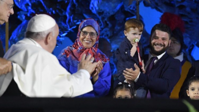 El Papa propone cinco 'pasos ms' a dar juntos en las familias cristianas