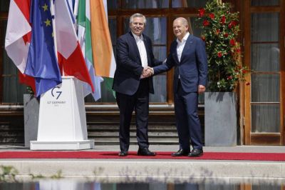 Alberto Fernández llegó a la cumbre del G7 y tendrá una reunión con Boris Johnson