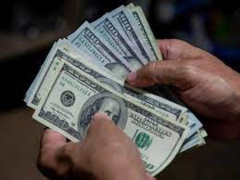 Suba del d�lar: la econom�a cay� en mayo y la tensi�n financiera golpea la actividad