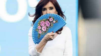 Con un acto en Ensenada, Cristina activa el formato de �apariciones cada 15 d�as�