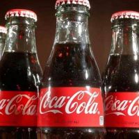 ¿La Coca-Cola en botella de vidrio es más rica? La ciencia reveló el misterio