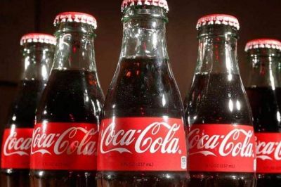 ¿La Coca-Cola en botella de vidrio es más rica? La ciencia reveló el misterio
