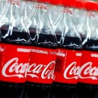 Coca-Cola figura entre las marcas que practican el ‘greenwashing’ en sus envases, informe