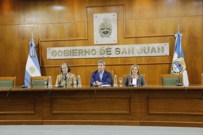 Estatales de San Juan cobraron sus salarios con un 40% de aumento