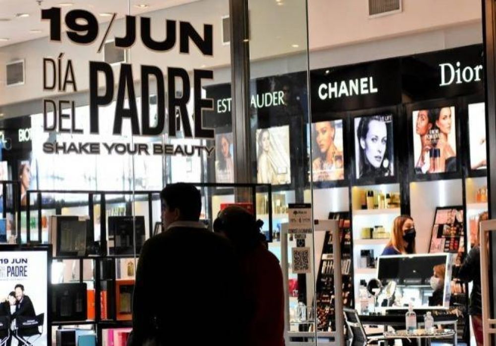 Por el fin de semana extralargo y el Da de Padre, las ventas en junio crecieron casi un 20%