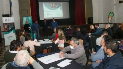 M�s de cien personas debatieron sobre gesti�n de residuos en el Gran Rosario