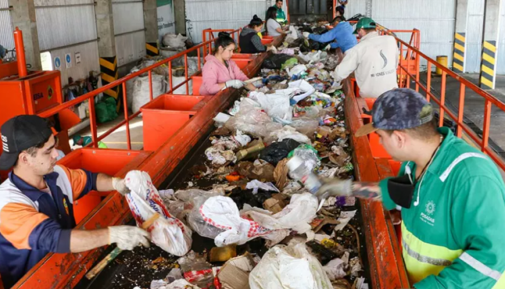 Se reclasifican unas 20 toneladas de residuos al mes y buscan concientizar