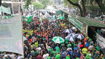 Los Moyano llevar�n una marcha al Ministerio de Trabajo para reclamar la representaci�n gremial de 54 empleados portuarios
