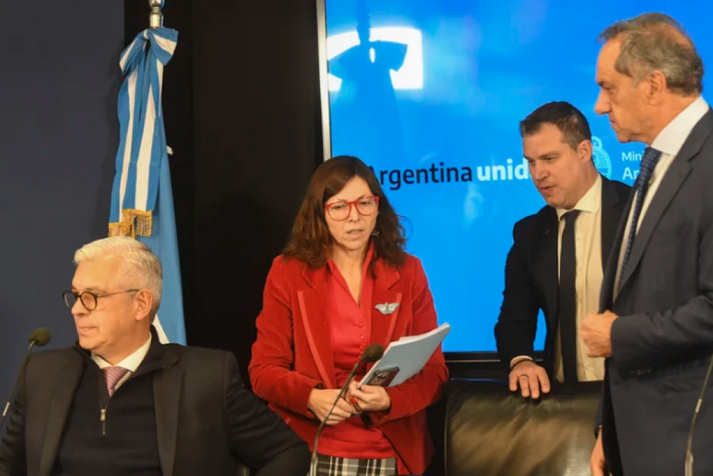 El silencio de Cristina Kirchner bajo el paraguas de la �tregua� condiciona y resta sost�n pol�tico crucial a Silvina Batakis