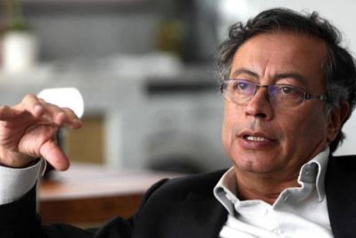 El Gobierno electo de Colombia descarta imponer impuestos a gaseosas y planes móviles