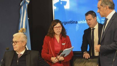 El d�lar se resiste a la ret�rica del Gobierno que no logra trazar un plan