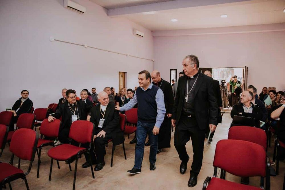 Herrera Ahuad particip� en la apertura del simposio �Teolog�a y Catequesis� en Puerto Iguaz�