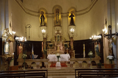 Monse�or Fern�ndez ofici� una misa en memoria de Evita en la Iglesia donde ella se cas� con Per�n
