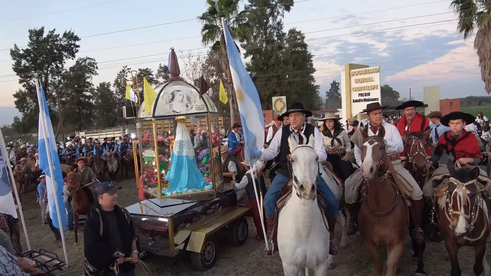 Con miles de jinetes y peregrinos, inici la Cabalgata de la Fe