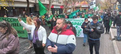 Estatales de Mendoza denuncian salarios de pobreza y aseguran que los medios provinciales «mantienen un blindaje mediático en complicidad con el Gobierno de Suárez»