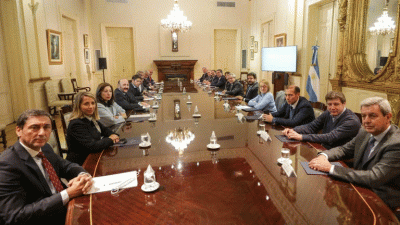 Alberto Fernández recibió a los gobernadores peronistas en Casa Rosada