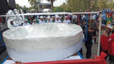 El alfajor santiagueño más grande de la historia en honor al 469° aniversario de la provincia