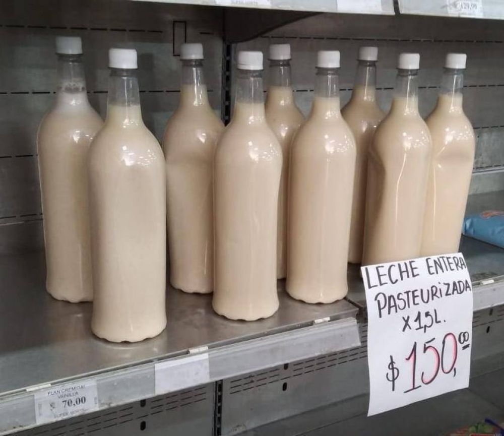 Alerta en Goya por un supermercado que venda leche en botellas de gaseosa