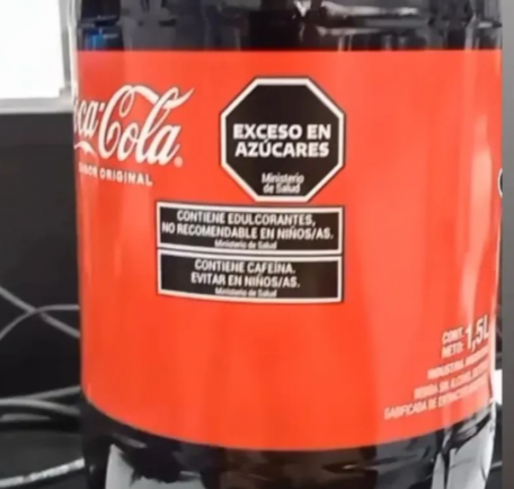 Apareció una imagen de Coca Cola con etiquetado frontal en Argentina