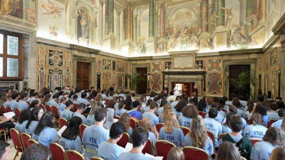 Francisco a los Equipos de Nuestra Seora: Jvenes con alas y races
