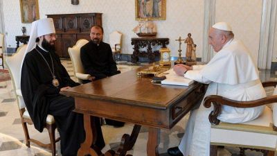 El Metropolitano Antonij del Patriarcado de Moscú visita al Papa