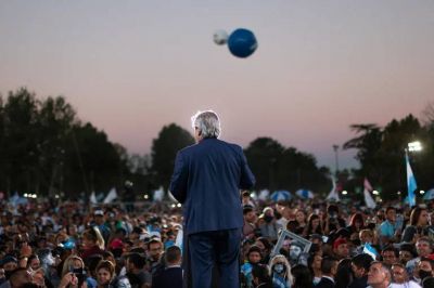 Alberto Fern�ndez descarta su ostracismo pol�tico, apuesta a la lealtad de Massa y mantiene su larga distancia con Cristina