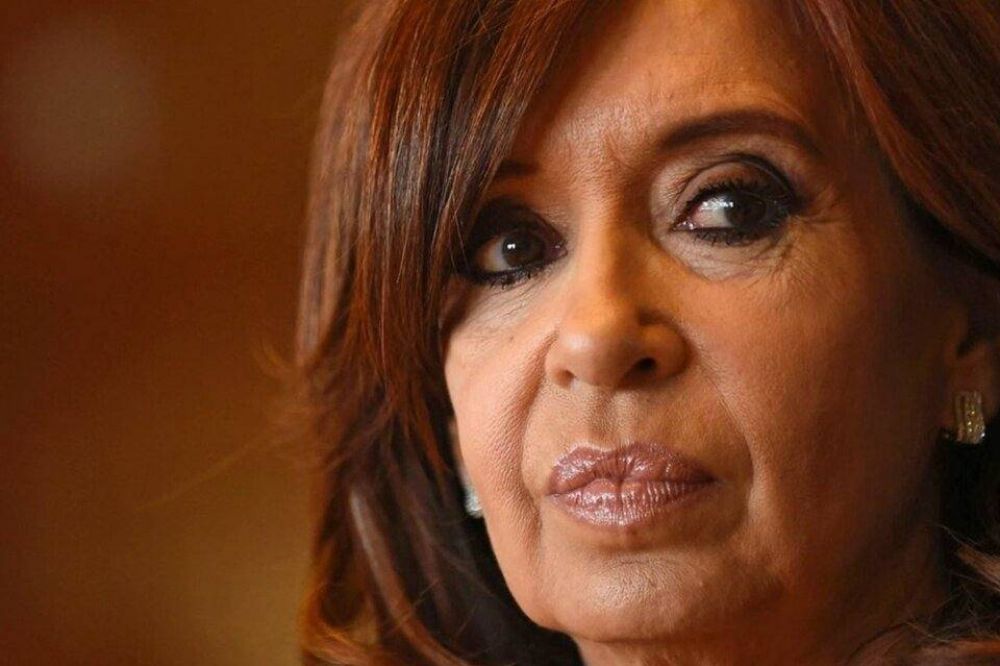 La reaccin de Cristina Kirchner por las fotos que muestran al fiscal y al juez que la juzgan jugando al ftbol en la quinta de Macri