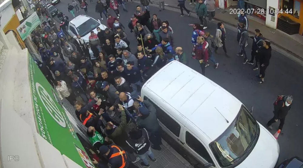 Denuncian al sindicato de limpieza de Crdoba por atacar con barras una manifestacin de estatales