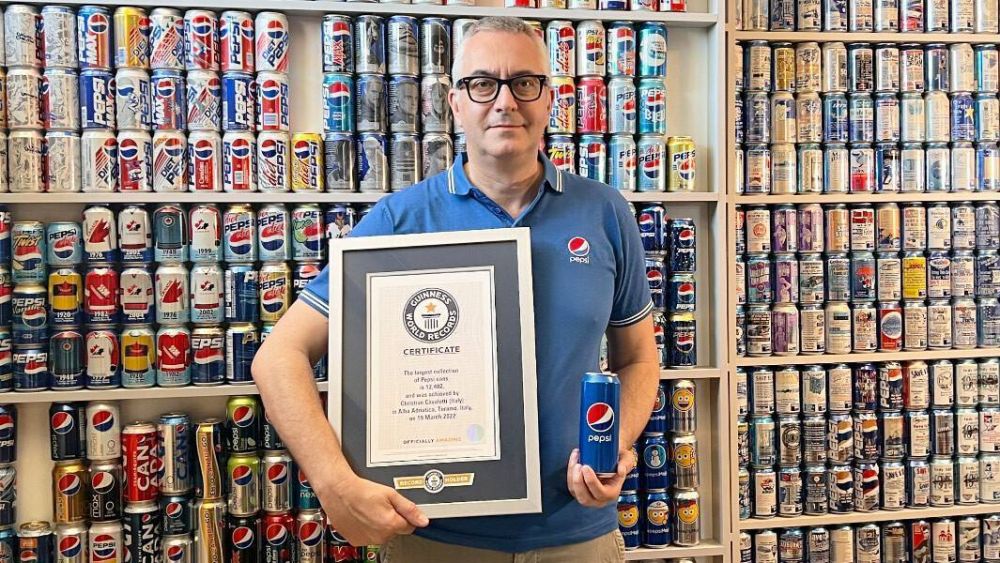 Este italiano es el mayor coleccionista de latas de Pepsi del mundo (y empez con una obsesin por 'Regreso al Futuro')