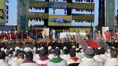 El enviado especial del Papa en Santiago de Compostela, “impresionado por la alegría de los jóvenes”