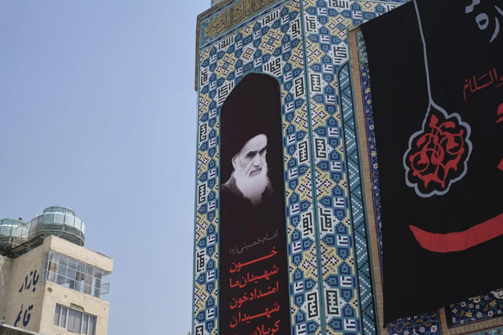 Irán sigue la doctrina del Papa Francisco y culpa a Rushdie del atentado que ha sufrido