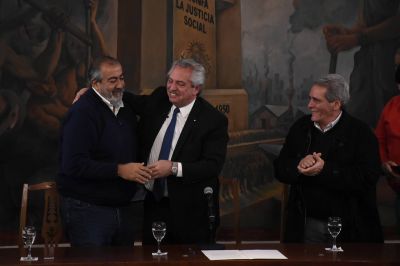 El dilema de la CGT y la CTA: marchar en favor del Gobierno pero contra la inflaci�n