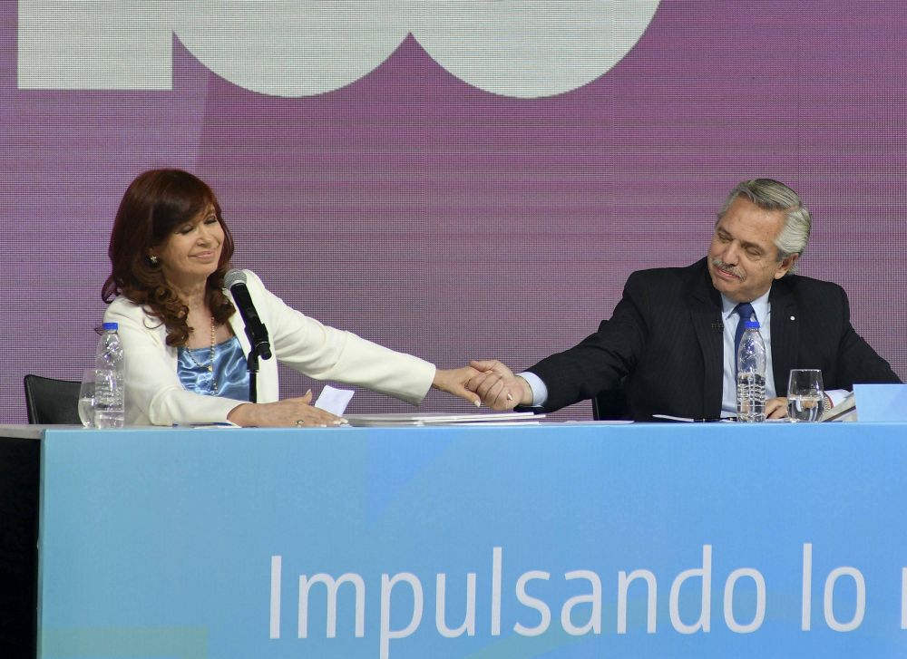Alberto Fernndez habl con Cristina Kirchner y orden salir a defenderla